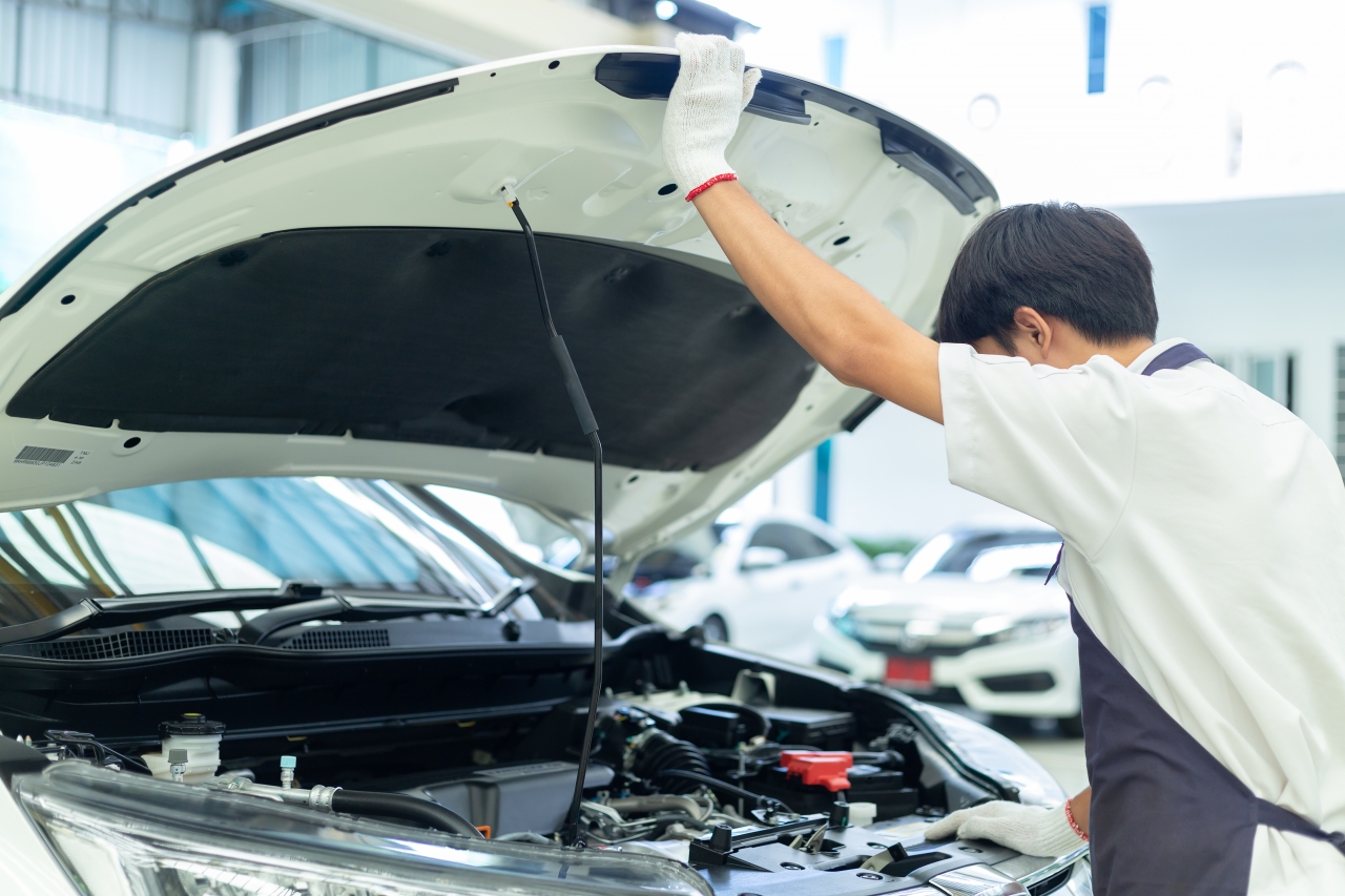 自動車整備の様子